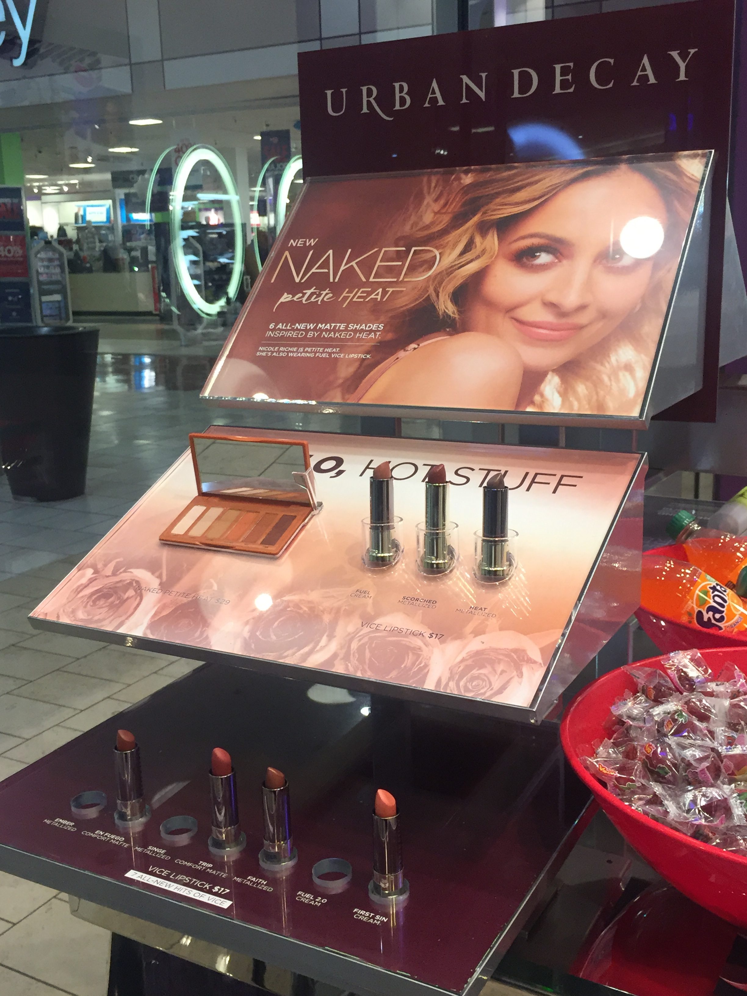 Previewing the new Urban Decay Naked Petite Heat Palette! 